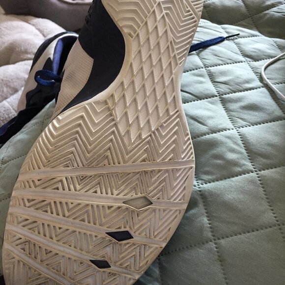 Athletic_Shoes